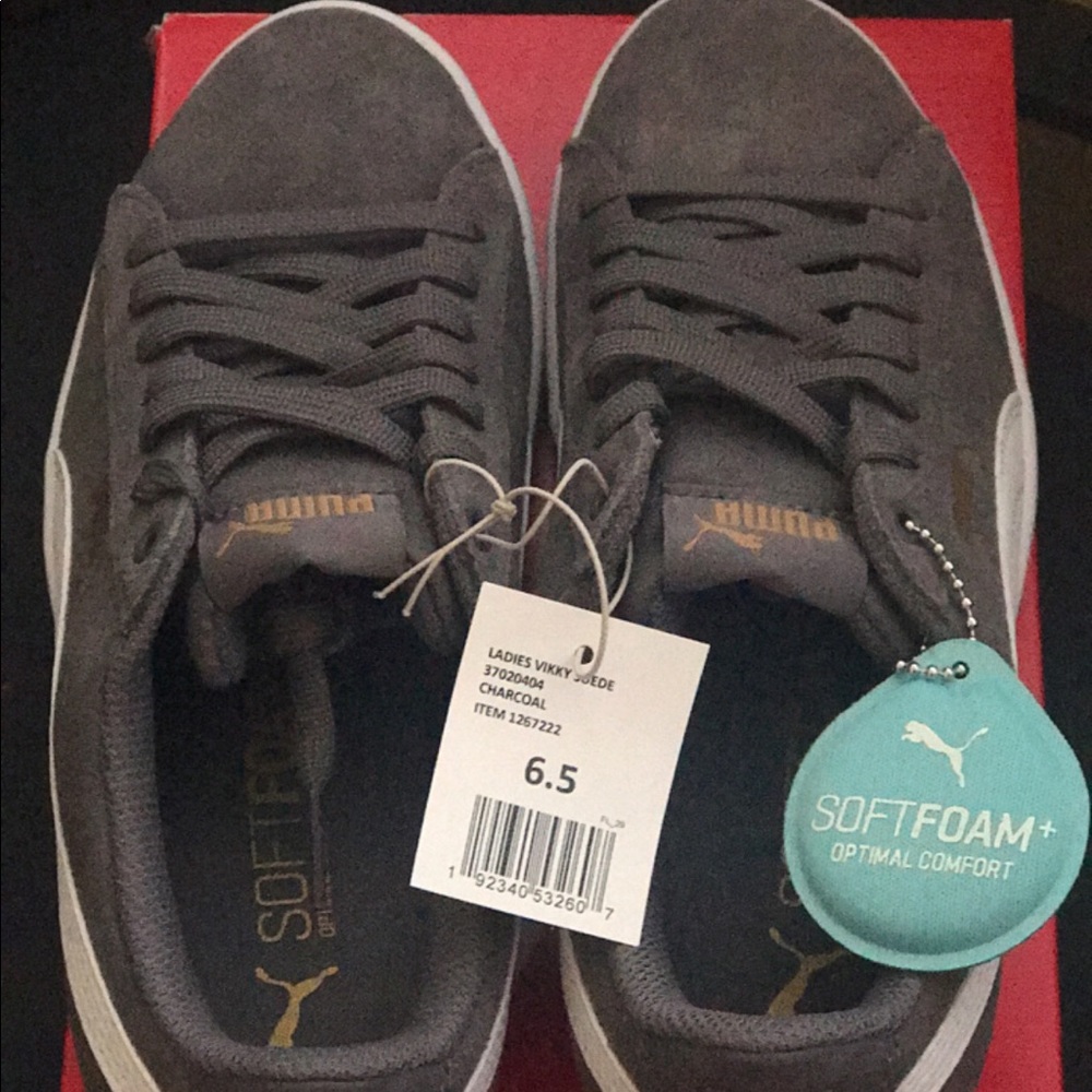 New Puma Ladies Vikky Suede, Size 6.5